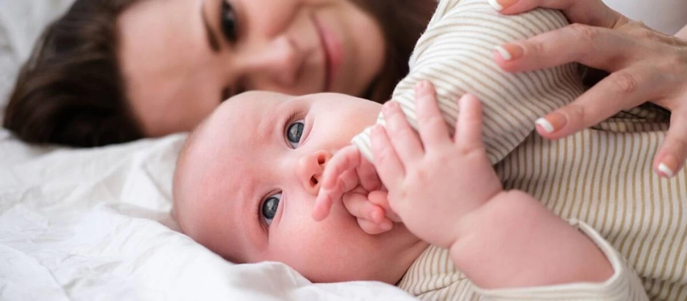 Η Επιτροπή Πισσαρίδη προτείνει αλλαγές στις άδειες μητρότητας - Δείτε ποιες είναι